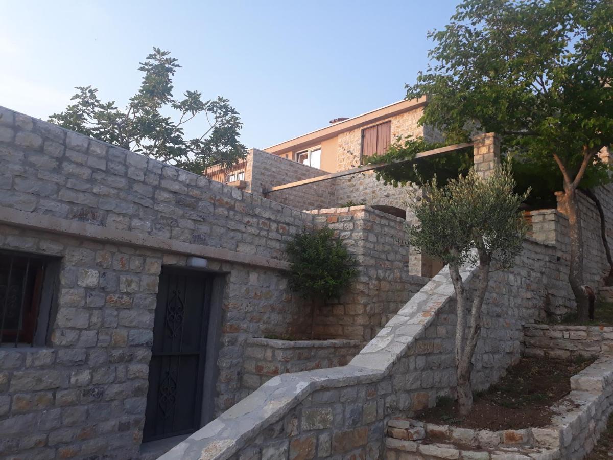 Old Stone Vrba *